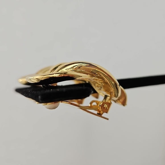 PAOLO GUCCI Gold Tone Twisted Clip-on Earrings - Picture 4 of 5